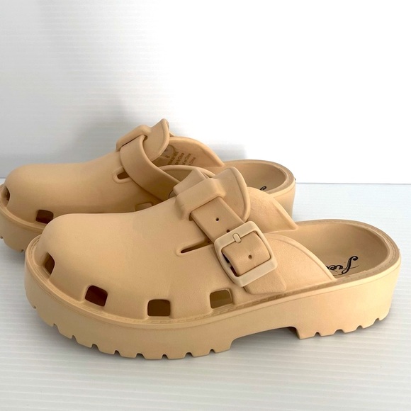 NWT Free People Karlie Buckle Clog - Picture 2 of 11